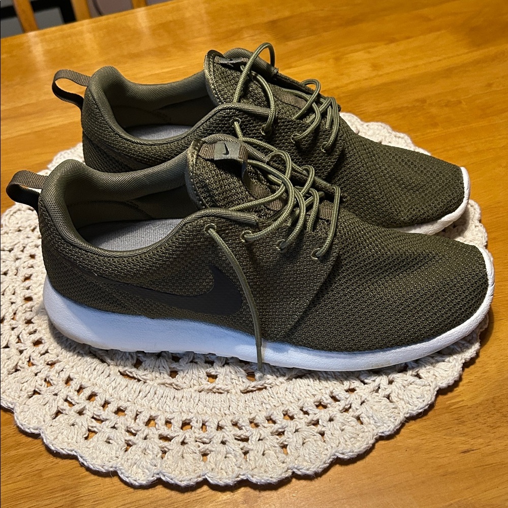 Nike Roshe Forest Green